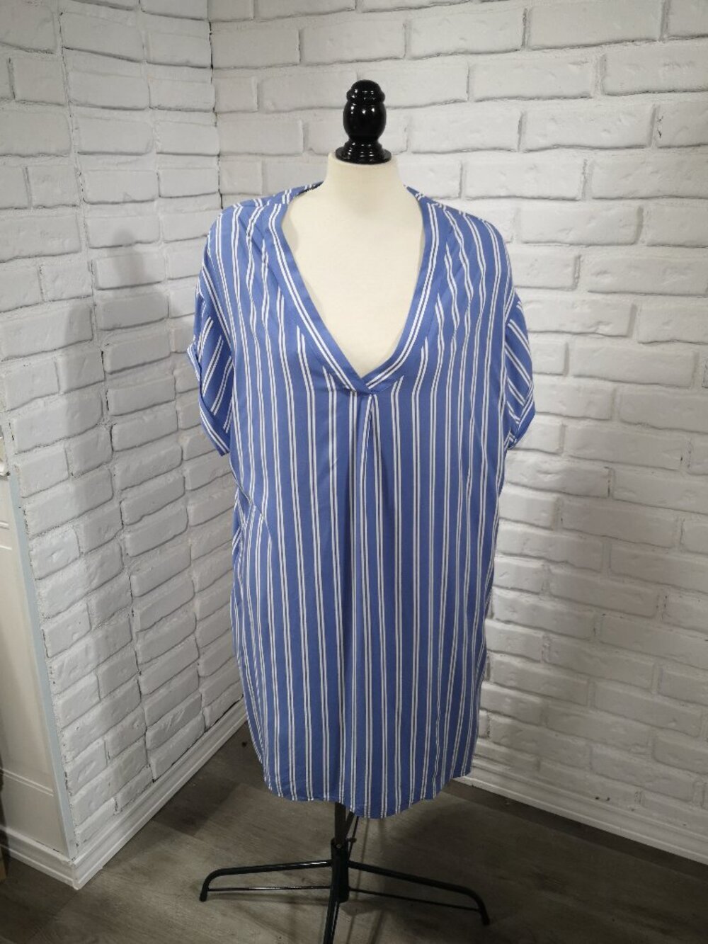 Gap Ladies Size XXL Blue & White Striped Loose Fit V-neck Lightweight Dress